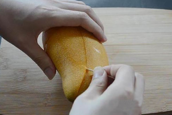 芒果怎么剝皮方便？